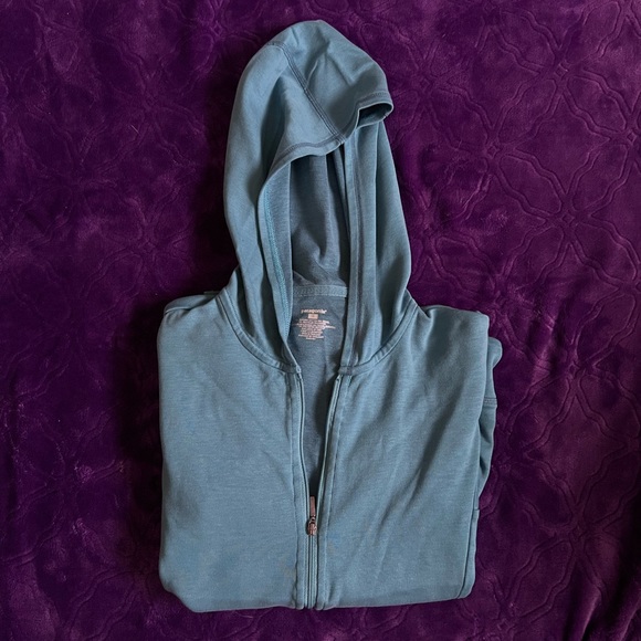 Patagonia Tops - Zip up Patagonia hoodie